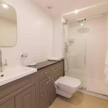 Franks, Cowes - Sleeps 4 - 2 Bed - 2 Bath - Central Location Экстерьер фото