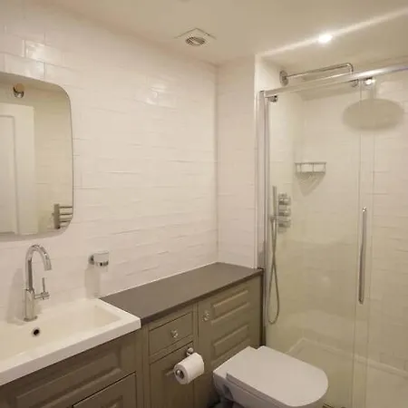 Franks, Cowes - Sleeps 4 - 2 Bed - 2 Bath - Central Location Экстерьер фото