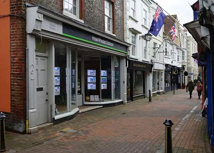 Franks, Cowes - Sleeps 4 - 2 Bed - 2 Bath - Central Location