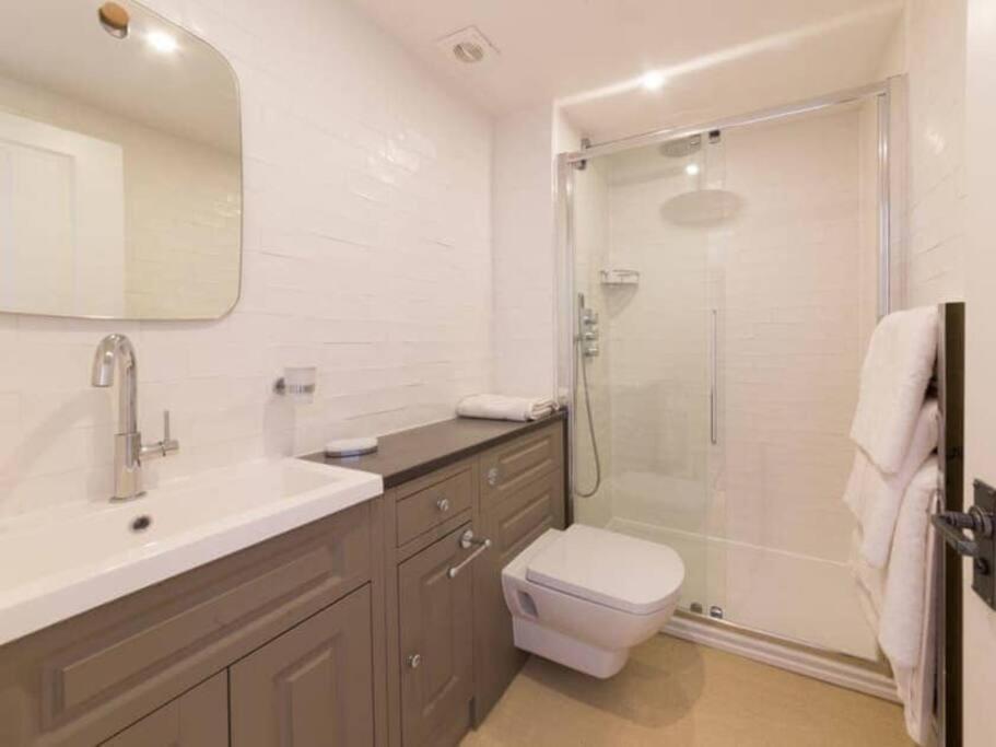 Franks, Cowes - Sleeps 4 - 2 Bed - 2 Bath - Location Apartment Cowes (Isle of Wight)