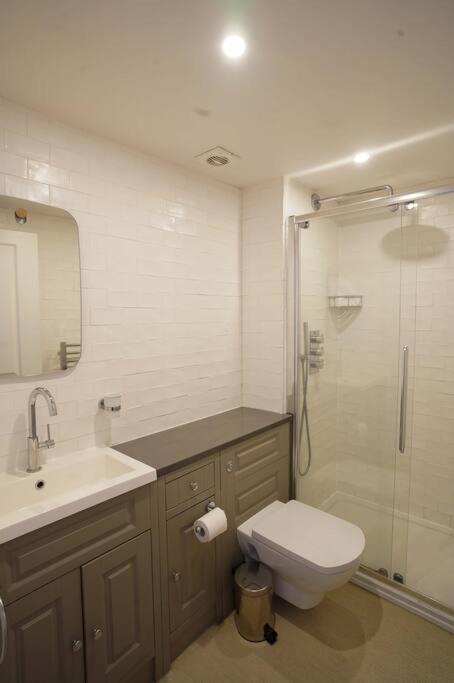 Franks, Cowes - Sleeps 4 - 2 Bed - 2 Bath - Location Cowes (Isle of Wight)