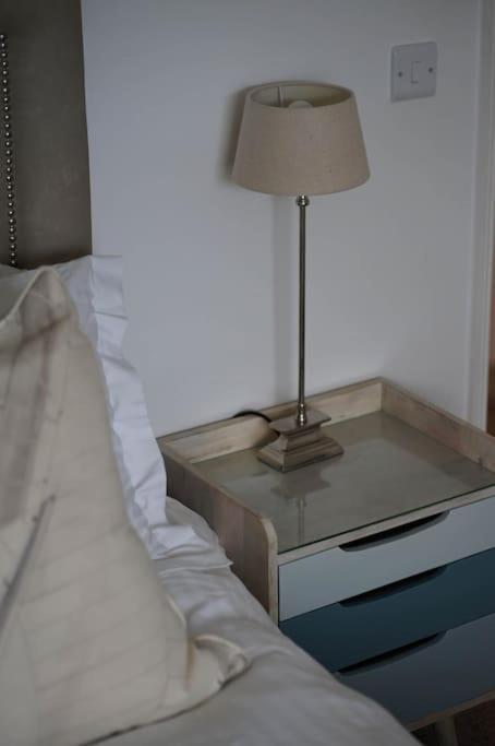 Franks, Cowes - Sleeps 4 - 2 Bed - 2 Bath - Location * Cowes (Isle of Wight)