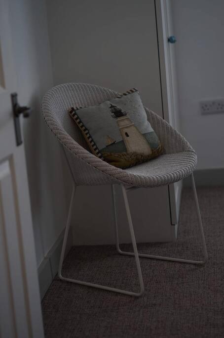 Apartment Franks, Cowes - Sleeps 4 - 2 Bed - 2 Bath - Location *