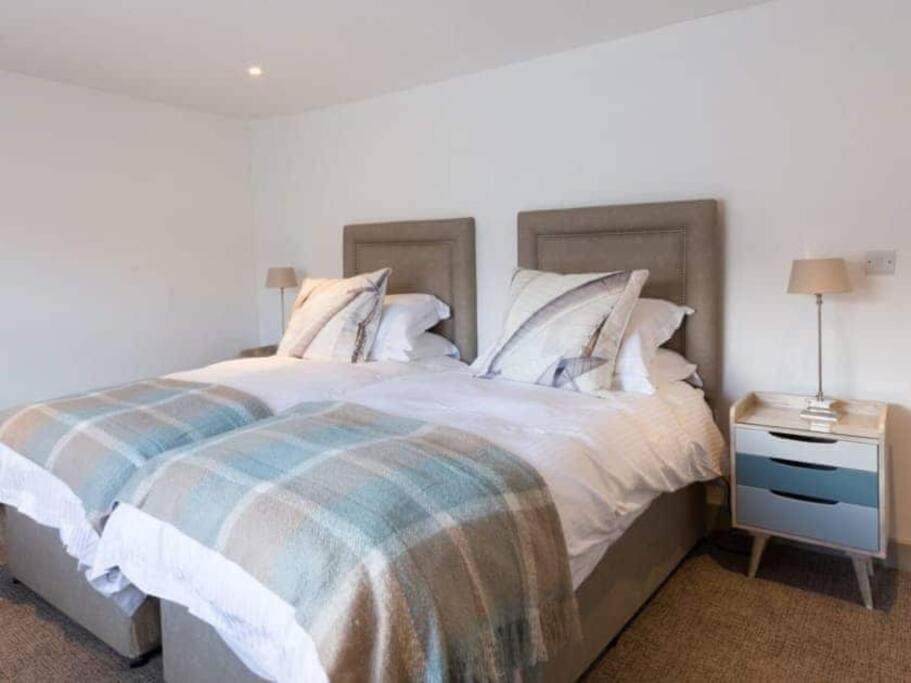 Franks, Cowes - Sleeps 4 - 2 Bed - 2 Bath - Location Apartment Cowes (Isle of Wight)