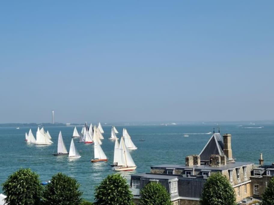 Apartment Franks, Cowes - Sleeps 4 - 2 Bed - 2 Bath - Location