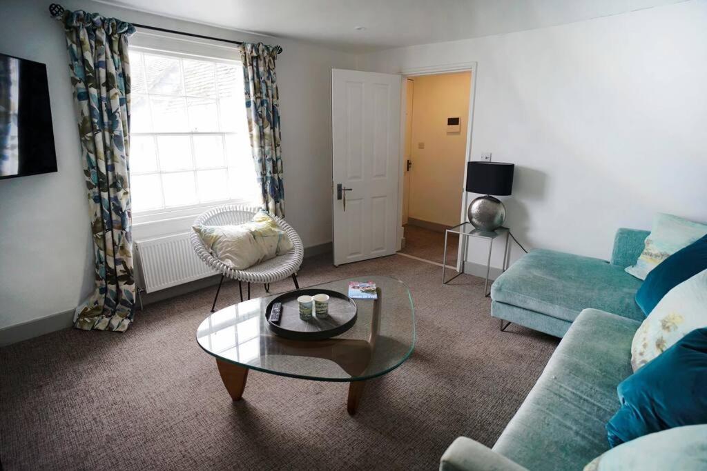 Apartment Franks, Cowes - Sleeps 4 - 2 Bed - 2 Bath - Location Cowes (Isle of Wight)